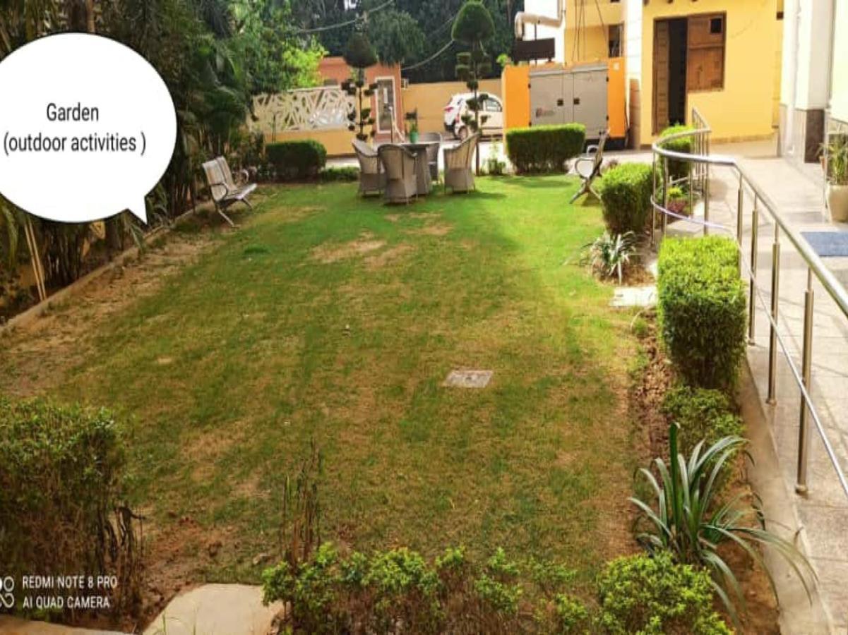 Oyo 74401 Aster Garden Suites Delhi  Esterno foto