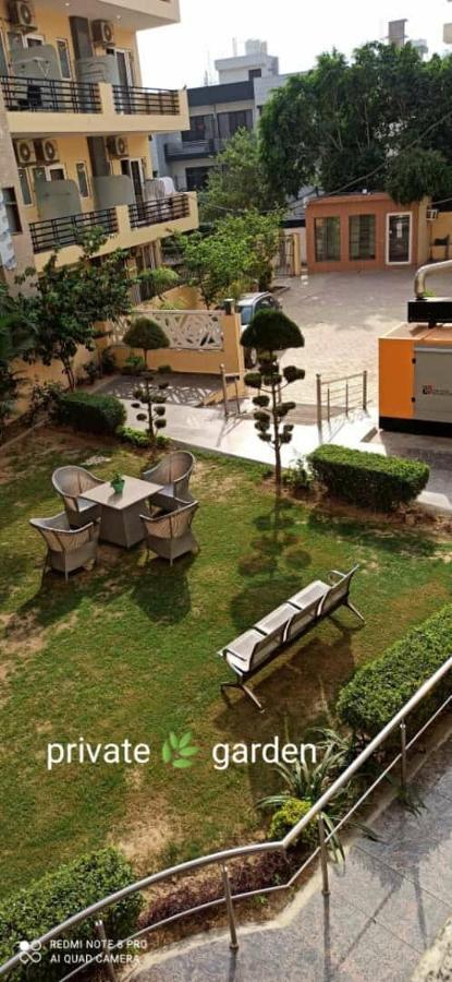 Oyo 74401 Aster Garden Suites Delhi  Esterno foto